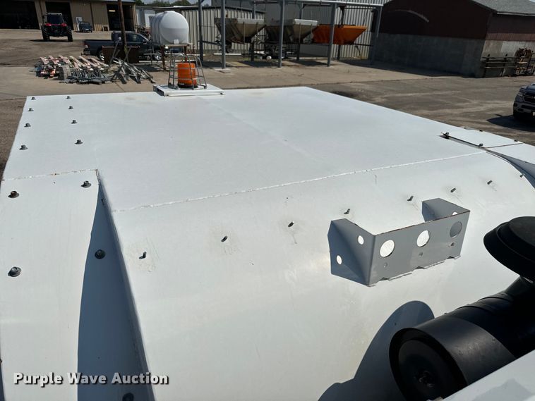 image for item LF9884 2000 Freightliner  FC70 street sweeper truck