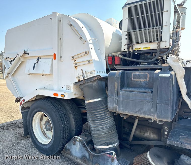 image for item LF9884 2000 Freightliner  FC70 street sweeper truck
