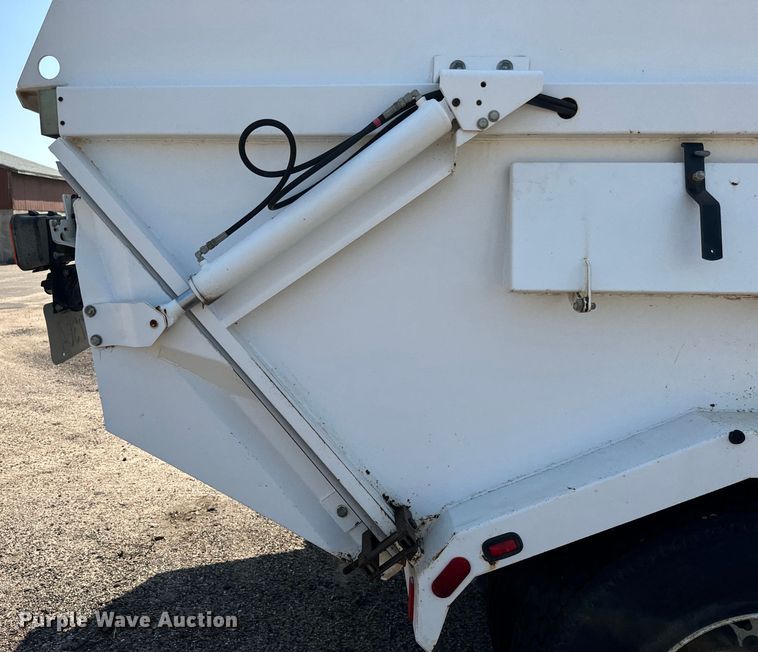 image for item LF9884 2000 Freightliner  FC70 street sweeper truck