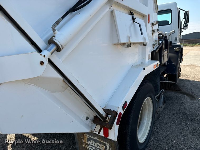 image for item LF9884 2000 Freightliner  FC70 street sweeper truck