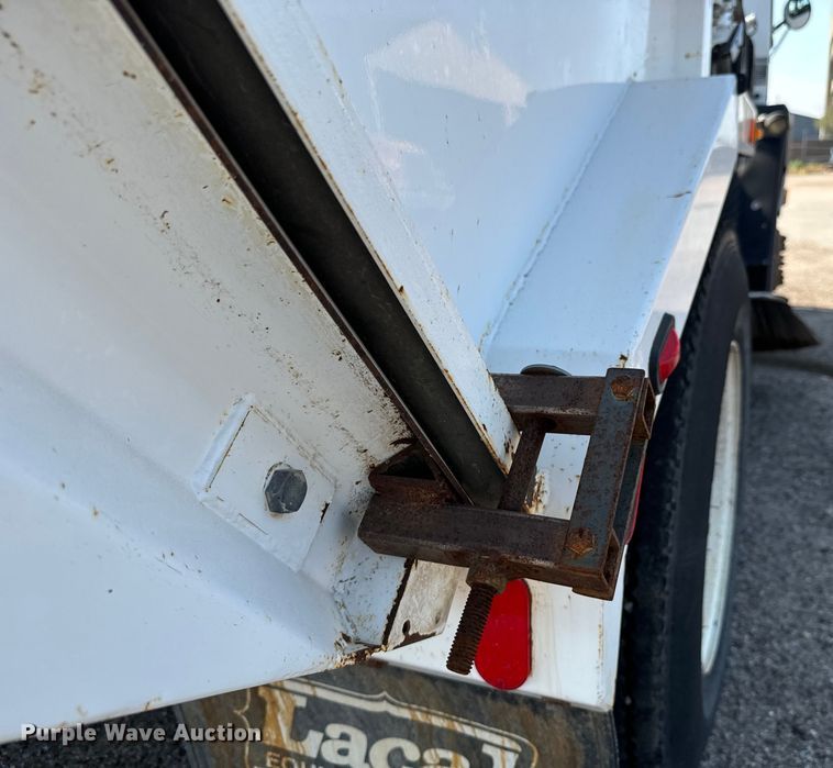 image for item LF9884 2000 Freightliner  FC70 street sweeper truck