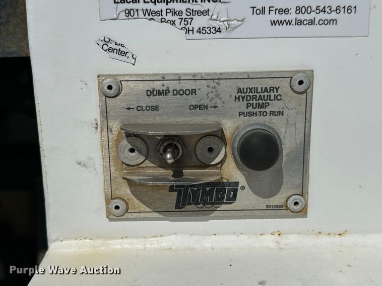 image for item LF9884 2000 Freightliner  FC70 street sweeper truck