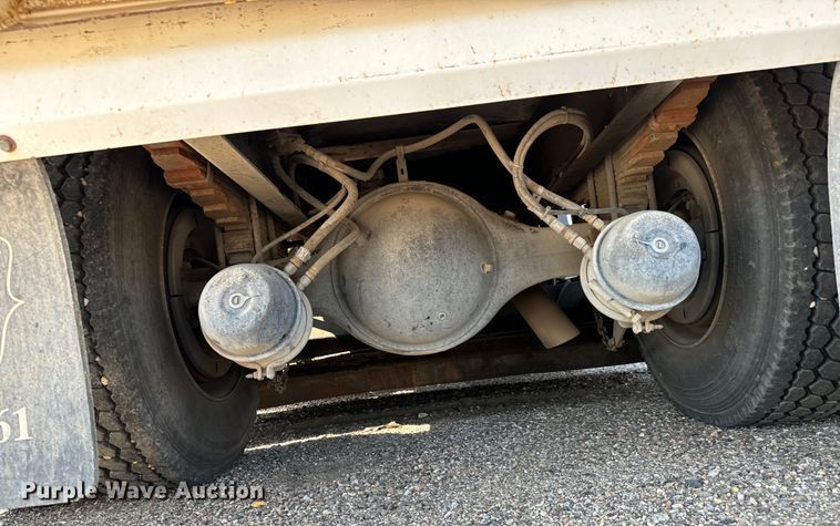 image for item LF9884 2000 Freightliner  FC70 street sweeper truck