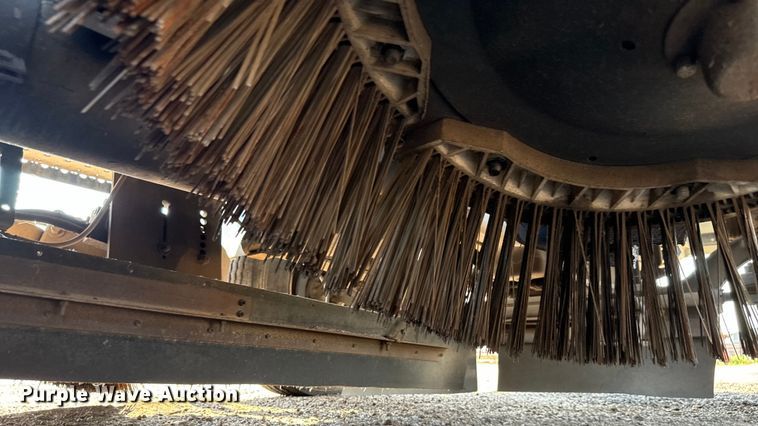 image for item LF9884 2000 Freightliner  FC70 street sweeper truck