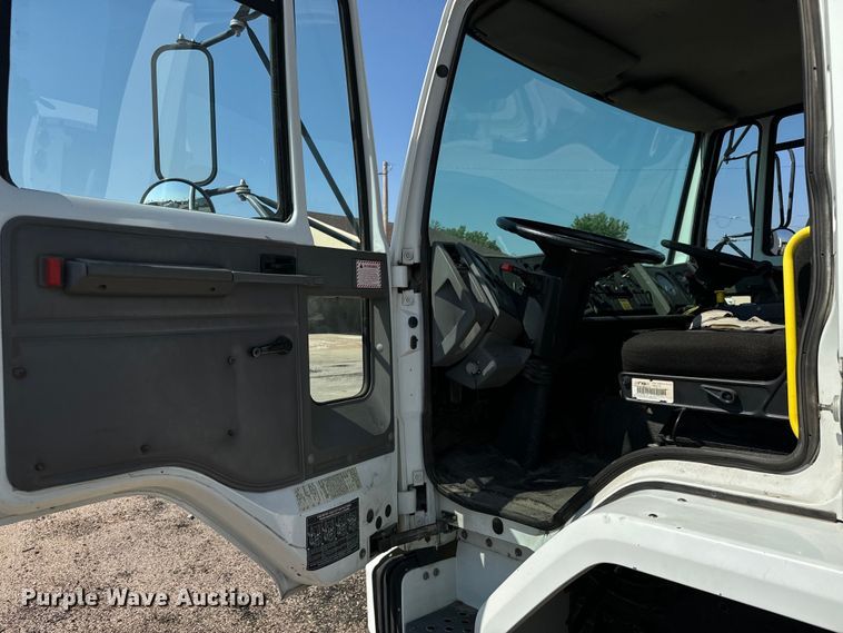 image for item LF9884 2000 Freightliner  FC70 street sweeper truck