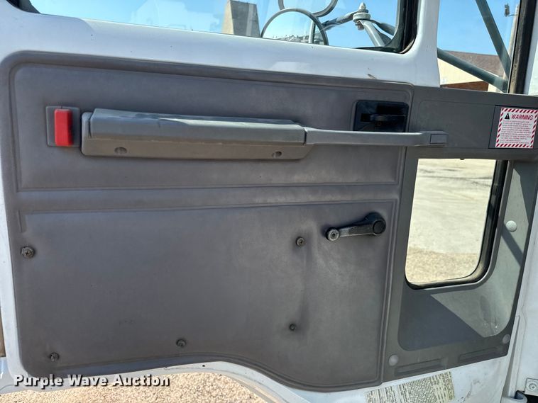 image for item LF9884 2000 Freightliner  FC70 street sweeper truck