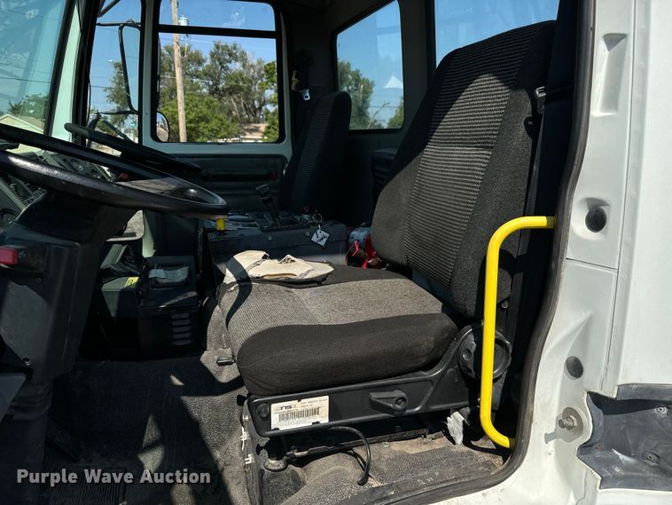 image for item LF9884 2000 Freightliner  FC70 street sweeper truck