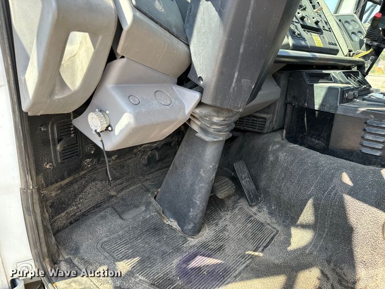 image for item LF9884 2000 Freightliner  FC70 street sweeper truck