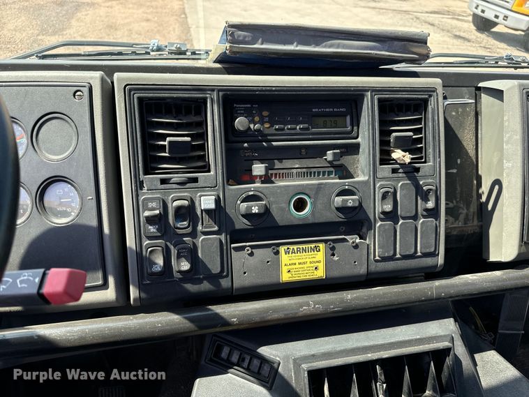 image for item LF9884 2000 Freightliner  FC70 street sweeper truck