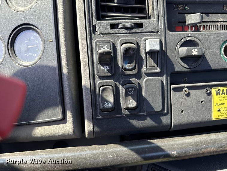 image for item LF9884 2000 Freightliner  FC70 street sweeper truck