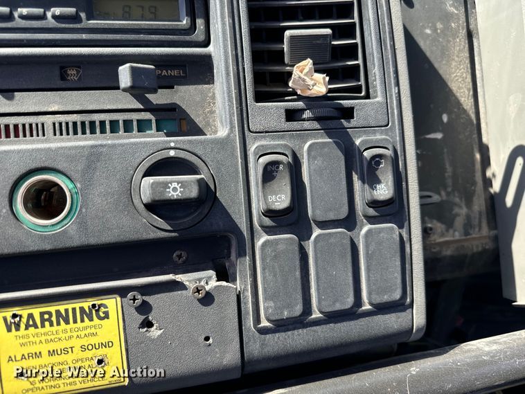 image for item LF9884 2000 Freightliner  FC70 street sweeper truck