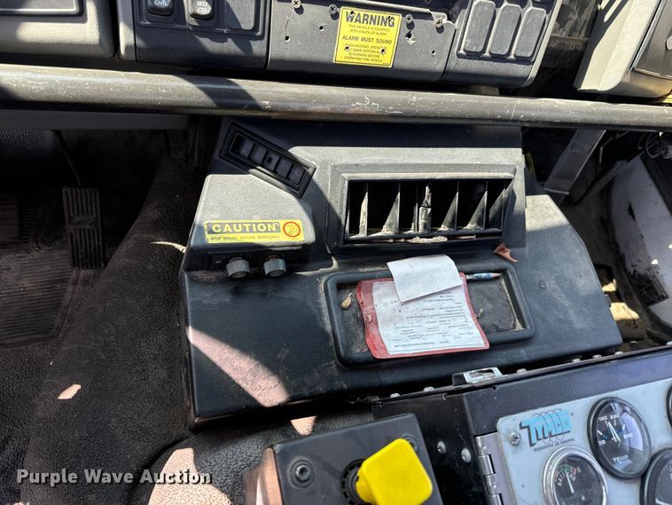 image for item LF9884 2000 Freightliner  FC70 street sweeper truck