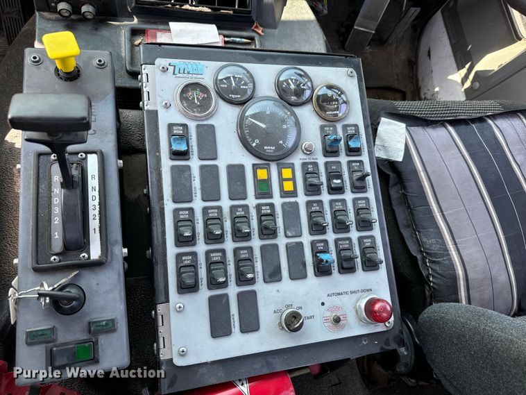 image for item LF9884 2000 Freightliner  FC70 street sweeper truck