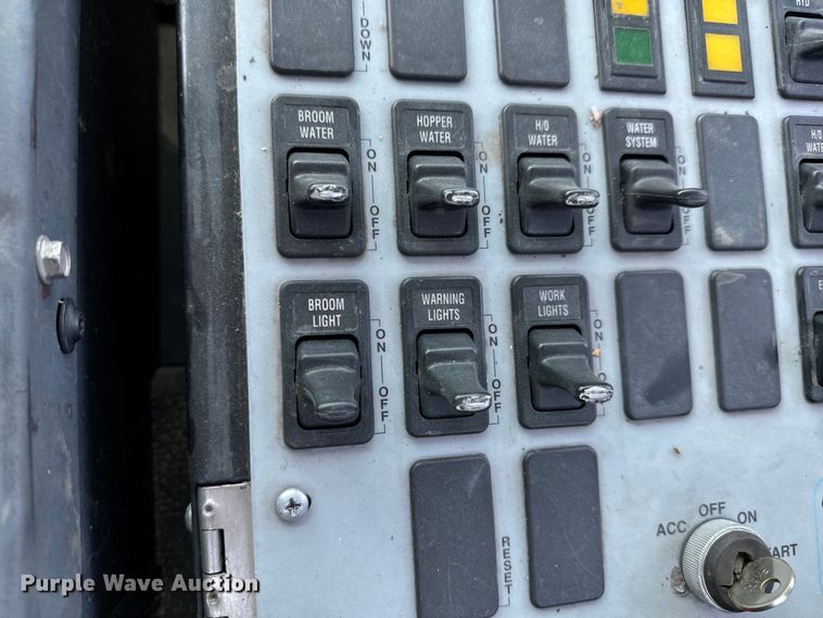 image for item LF9884 2000 Freightliner  FC70 street sweeper truck