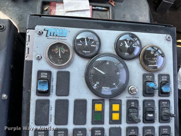 image for item LF9884 2000 Freightliner  FC70 street sweeper truck