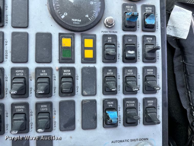 image for item LF9884 2000 Freightliner  FC70 street sweeper truck