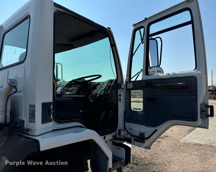 image for item LF9884 2000 Freightliner  FC70 street sweeper truck