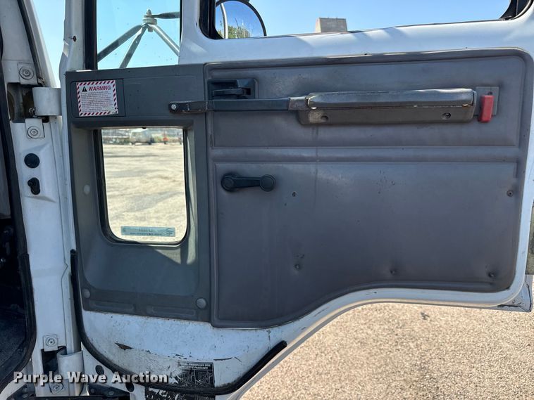 image for item LF9884 2000 Freightliner  FC70 street sweeper truck