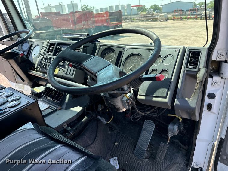 image for item LF9884 2000 Freightliner  FC70 street sweeper truck