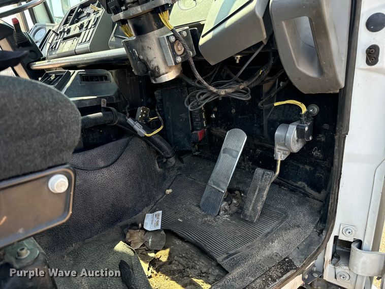 image for item LF9884 2000 Freightliner  FC70 street sweeper truck