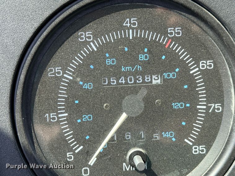 image for item LF9884 2000 Freightliner  FC70 street sweeper truck