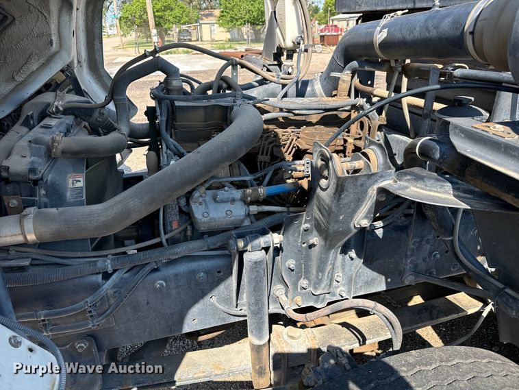 image for item LF9884 2000 Freightliner  FC70 street sweeper truck