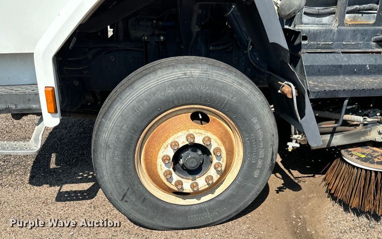 image for item LF9884 2000 Freightliner  FC70 street sweeper truck