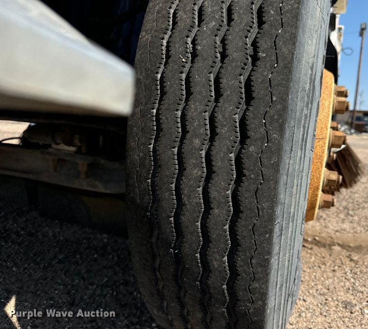 image for item LF9884 2000 Freightliner  FC70 street sweeper truck