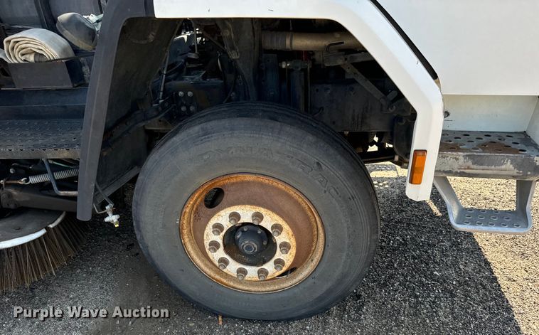 image for item LF9884 2000 Freightliner  FC70 street sweeper truck