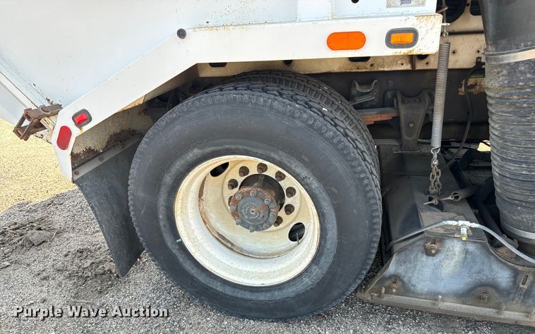 image for item LF9884 2000 Freightliner  FC70 street sweeper truck