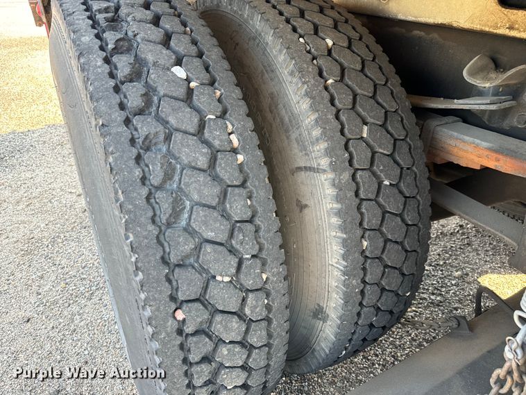 image for item LF9884 2000 Freightliner  FC70 street sweeper truck