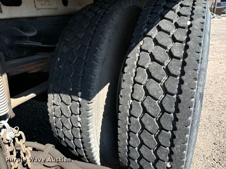 image for item LF9884 2000 Freightliner  FC70 street sweeper truck