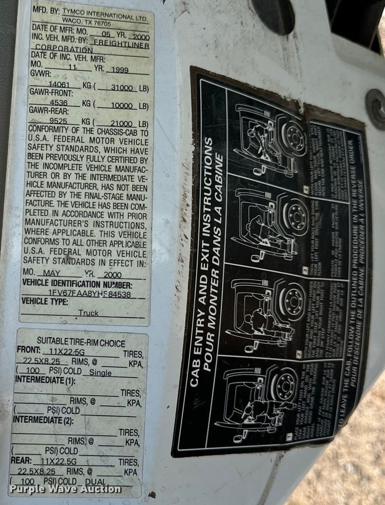 image for item LF9884 2000 Freightliner  FC70 street sweeper truck