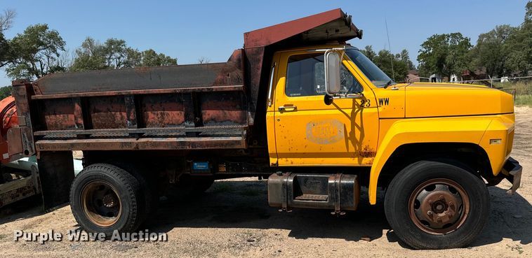 image for item LF9888 1984 Ford F600 dump truck