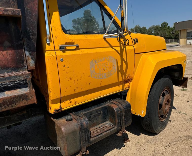 image for item LF9888 1984 Ford F600 dump truck