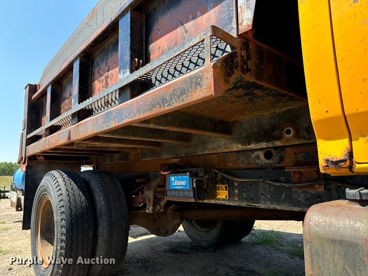 image for item LF9888 1984 Ford F600 dump truck