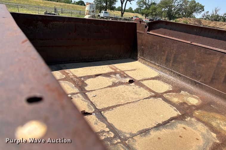 image for item LF9888 1984 Ford F600 dump truck