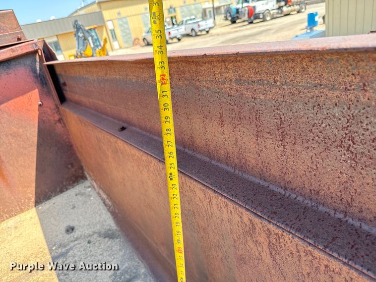 image for item LF9888 1984 Ford F600 dump truck