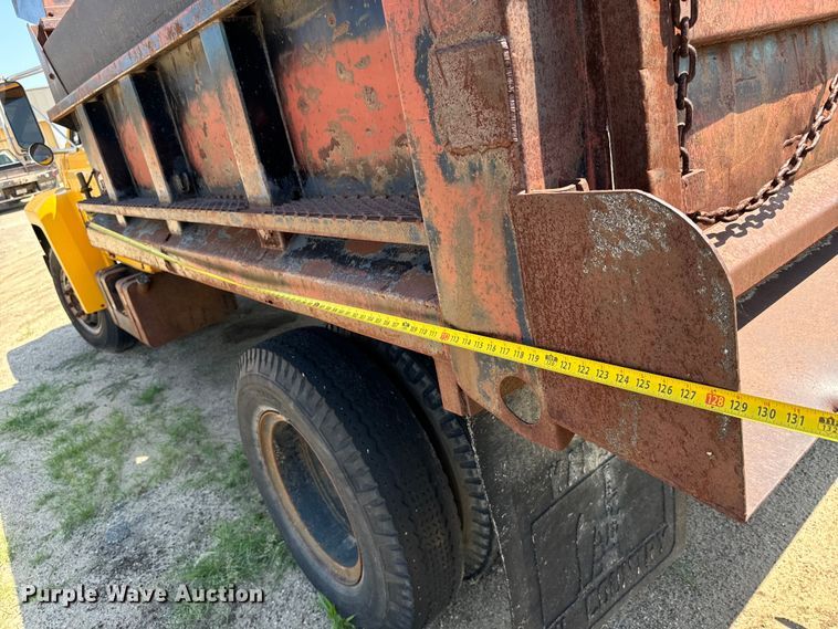 image for item LF9888 1984 Ford F600 dump truck