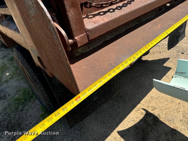 image for item LF9888 1984 Ford F600 dump truck