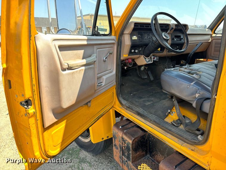 image for item LF9888 1984 Ford F600 dump truck