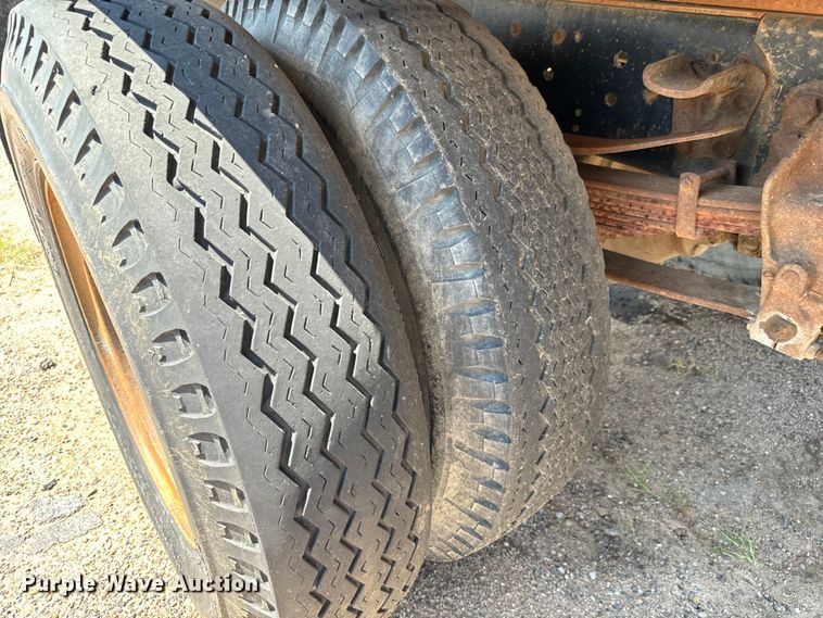 image for item LF9888 1984 Ford F600 dump truck