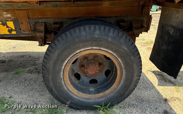 image for item LF9888 1984 Ford F600 dump truck