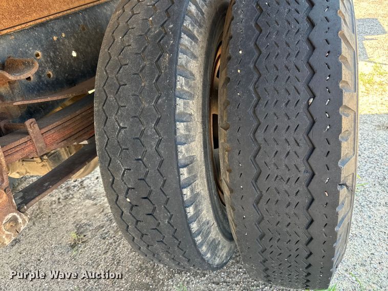 image for item LF9888 1984 Ford F600 dump truck