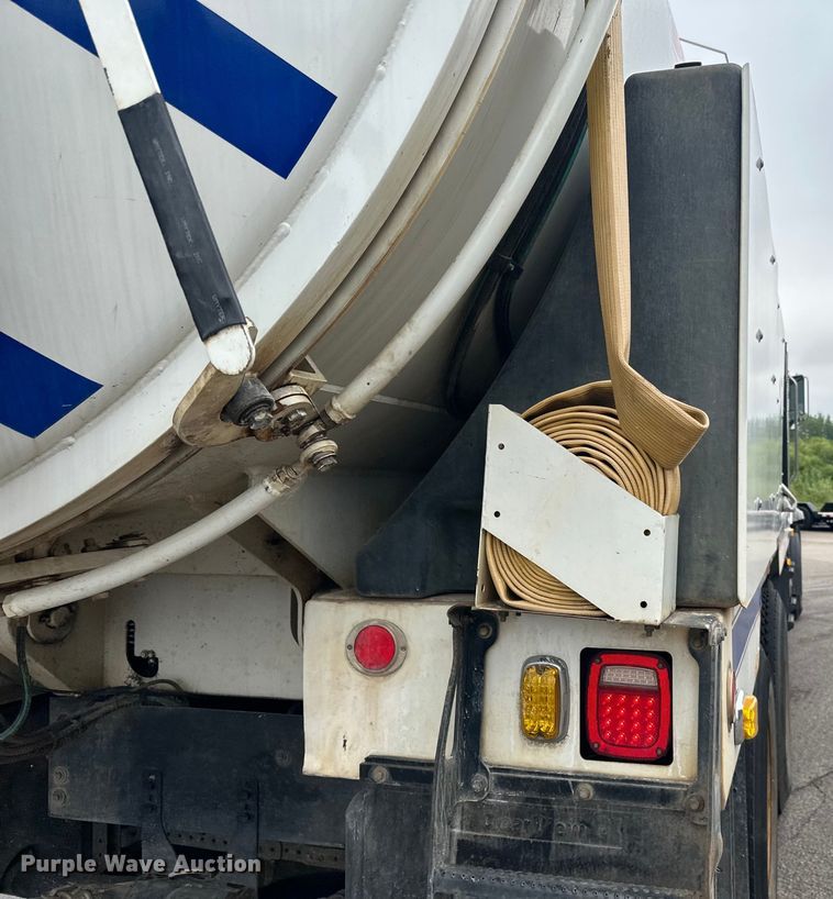 image for item LR9408 2008 Sterling  LT8500 sewer jetter truck