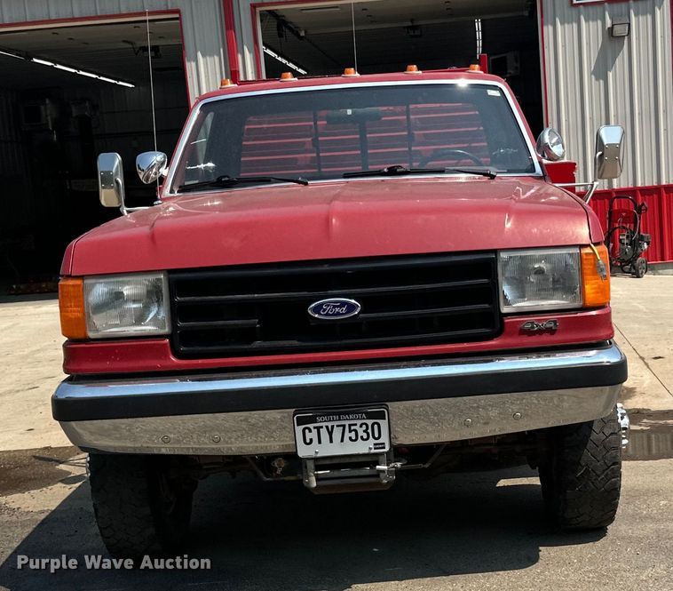 image for item LR9412 1988 Ford  F350 utility bed pickup truck