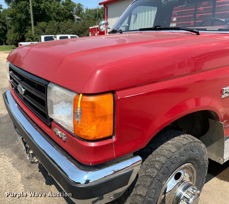 image for item LR9412 1988 Ford  F350 utility bed pickup truck