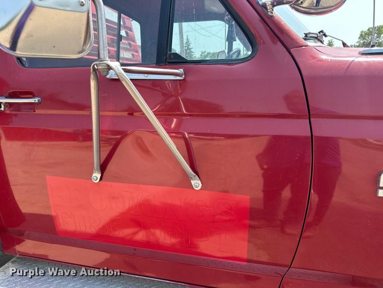image for item LR9412 1988 Ford  F350 utility bed pickup truck
