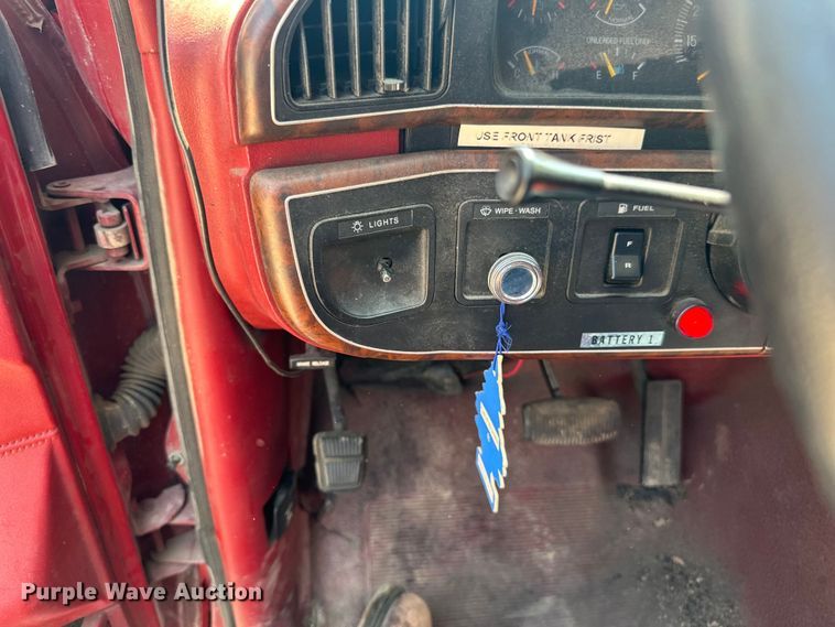 image for item LR9412 1988 Ford  F350 utility bed pickup truck