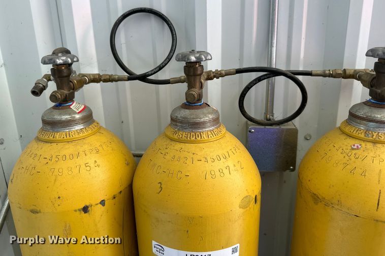 image for item LR9417 (4) oxygen tanks 